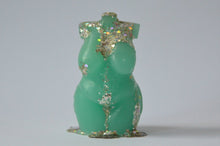 Lade das Bild in den Galerie-Viewer, Curvy Glitter Goddess in Green
